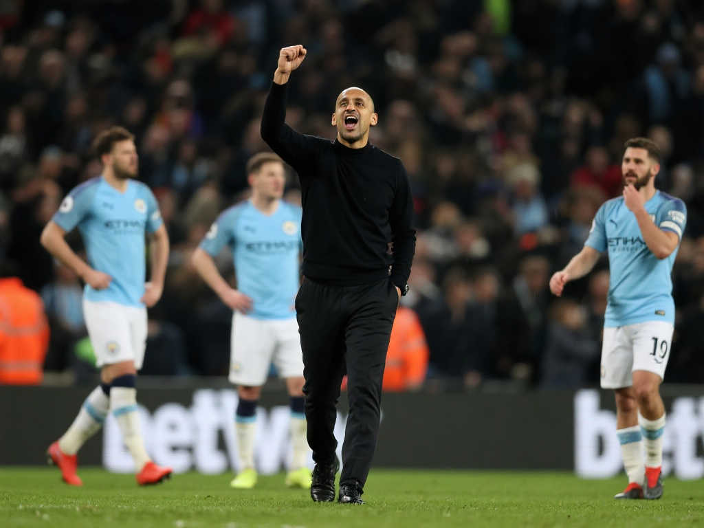 隆杰出的个 隆杰出的个